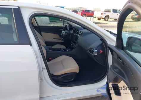 2017 Jaguar Xe 25T z USA, uszkodzony, nr VIN SAJAR4BG7HA960144